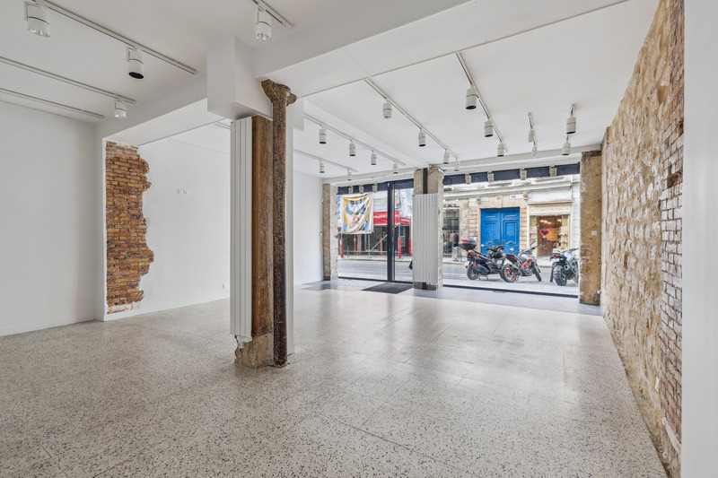 Showroom facing Rue de Turenne with large windows, Marais Paris