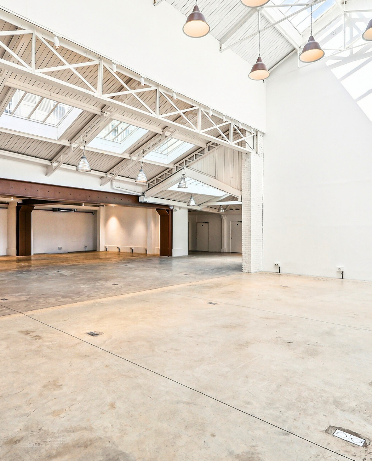 paris-industrial-warehouse-venue-concrete-floor