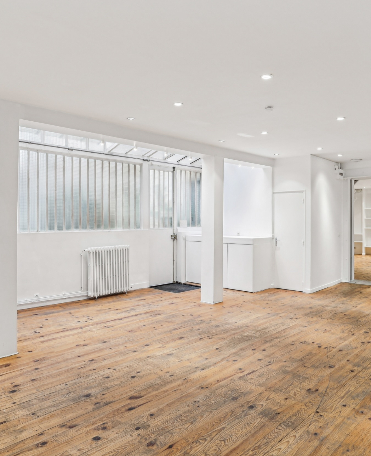 paris-loft-showroom-wooden-floor-glass-roof