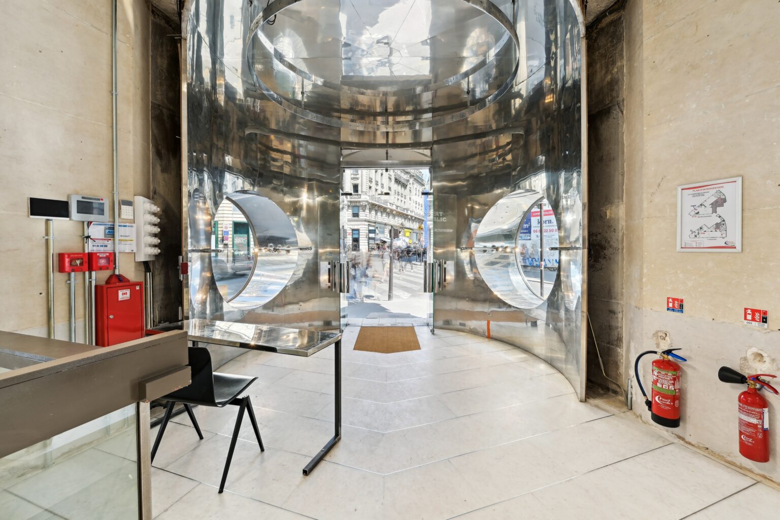 Interior entrance of Espace Réaumur with stainless steel walls and circular windows