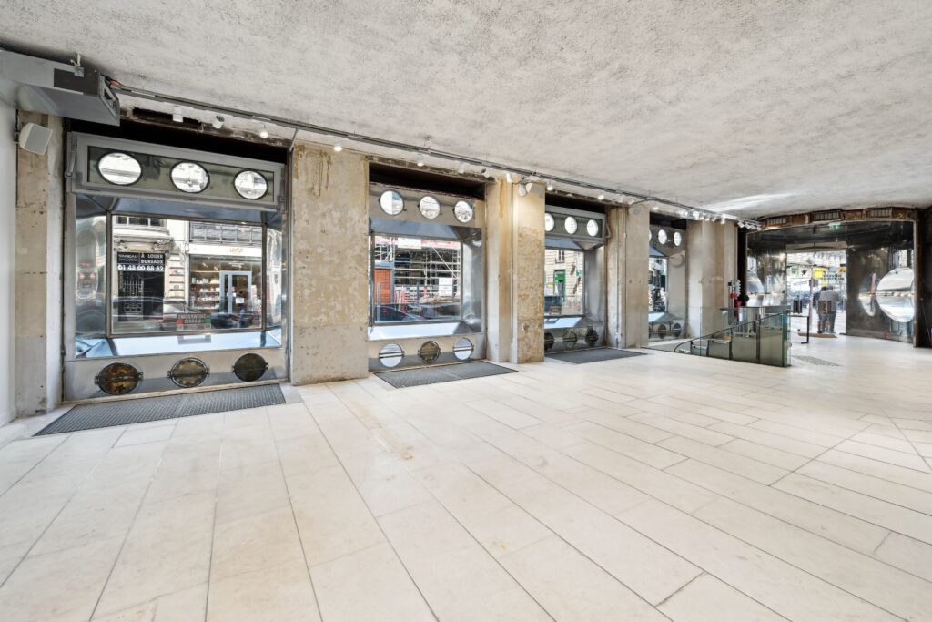 Interior view of Espace Reaumur highlighting multiple street-facing windows and natural light