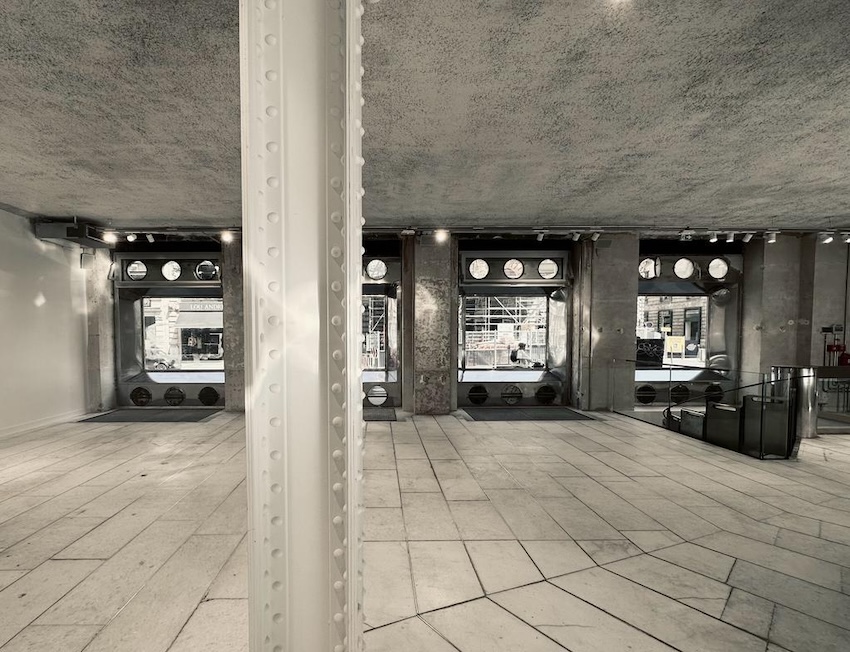 Full-depth ground-floor overview at Espace Reaumur with open space, track lighting, and street-facing windows