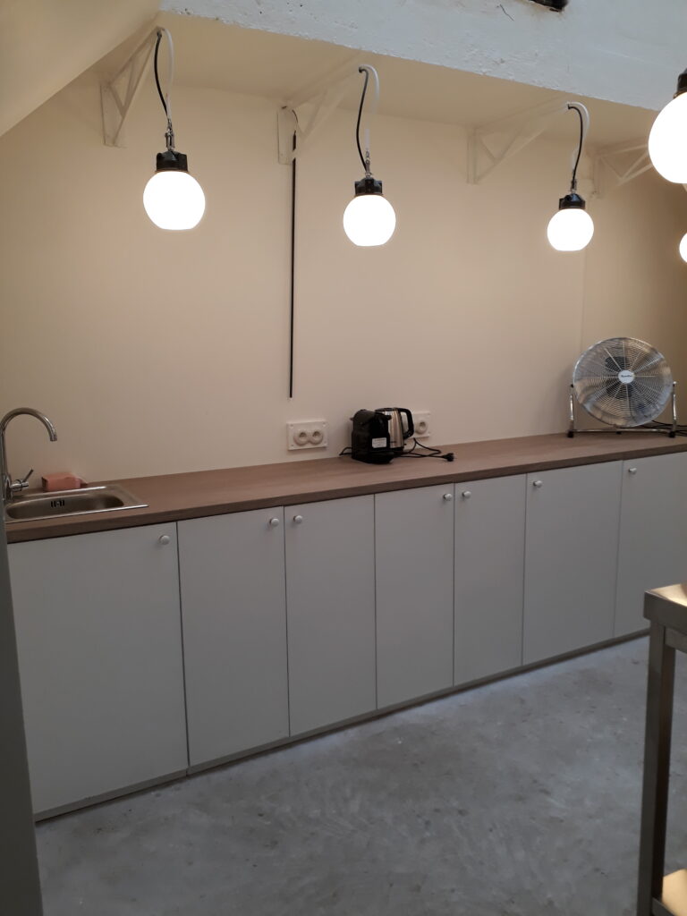 Kitchenette backstage République Valmy showroom Pari