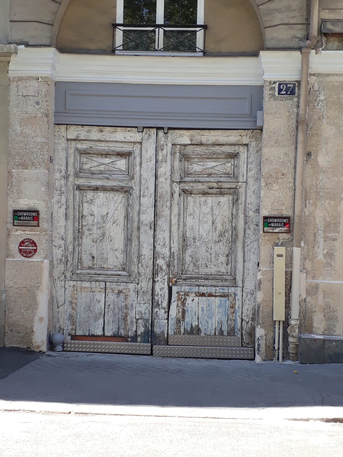 Historic entrance doors République Valmy showroom Paris