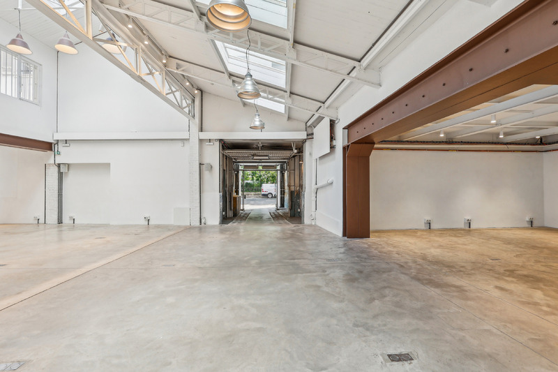 Industrial axis and delivery access through Showroom République-Valmy