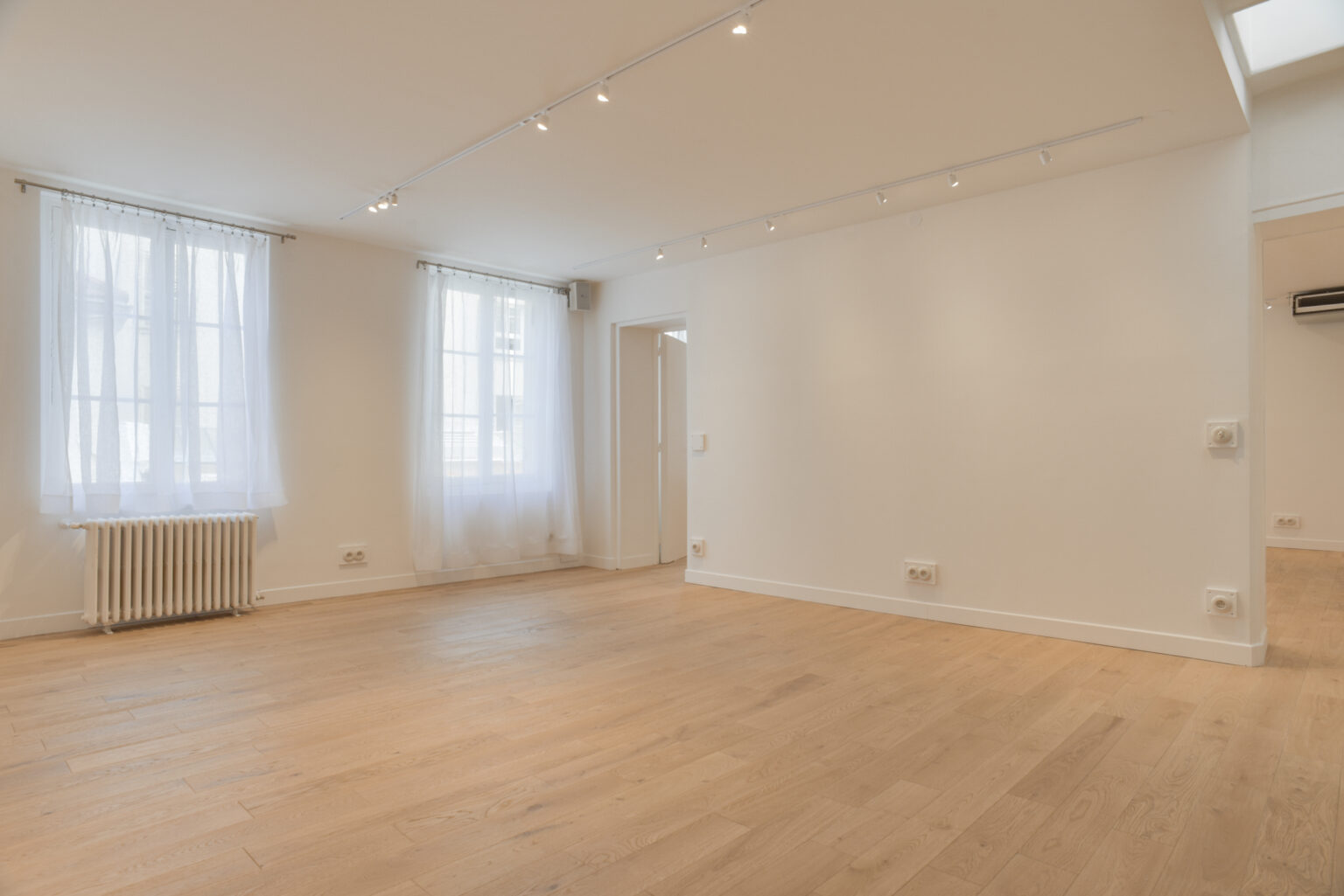 Mezzanine showroom République Valmy Paris