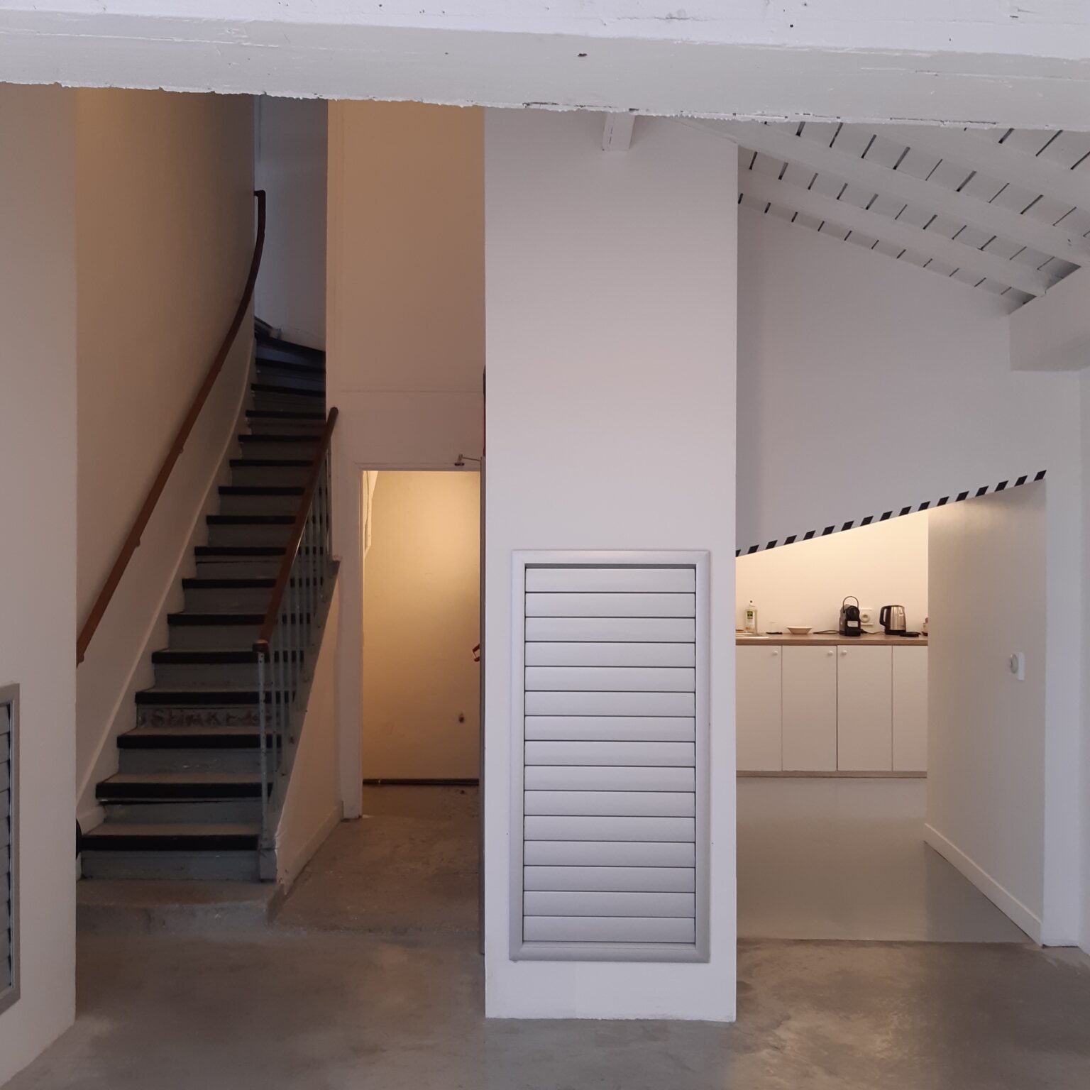 Staircase access République Valmy showroom mezzanine