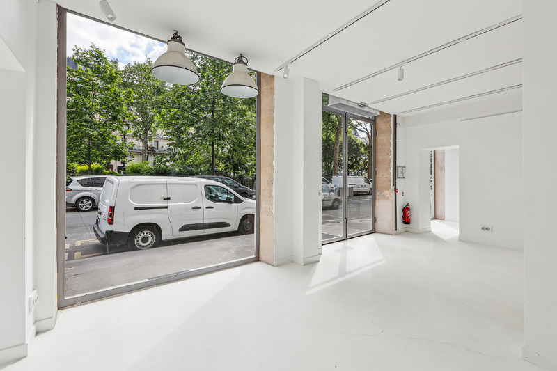 Street-level showroom windows République Valmy