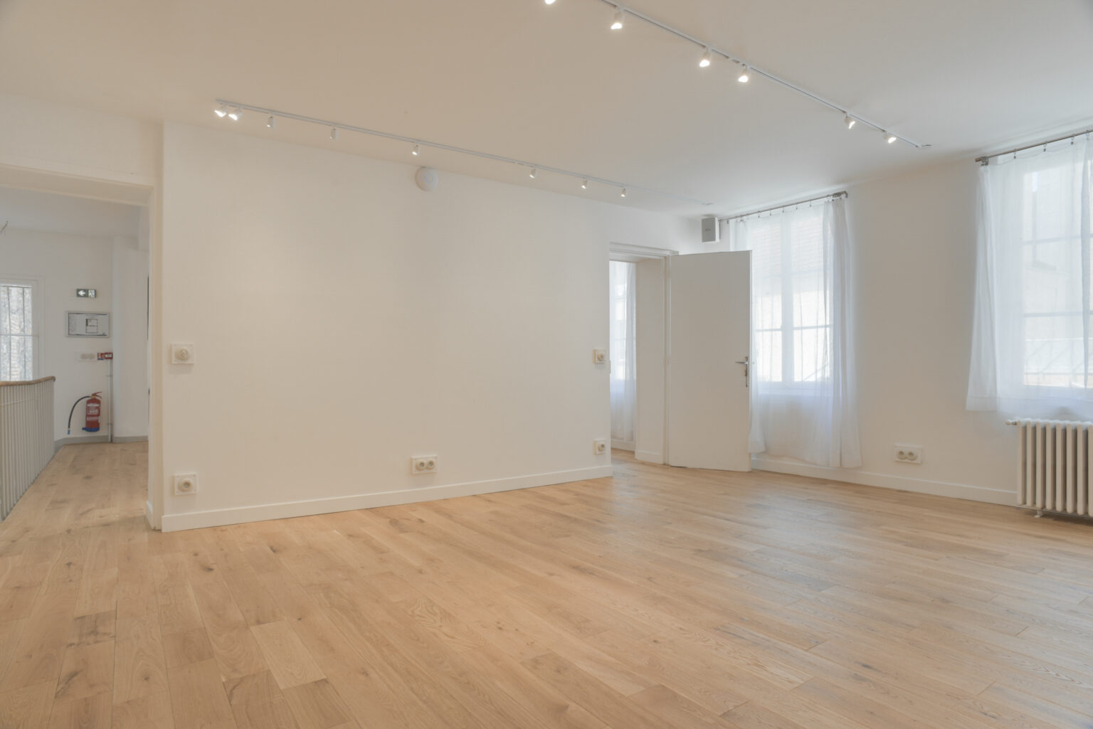 Upper hallway République Valmy showroom