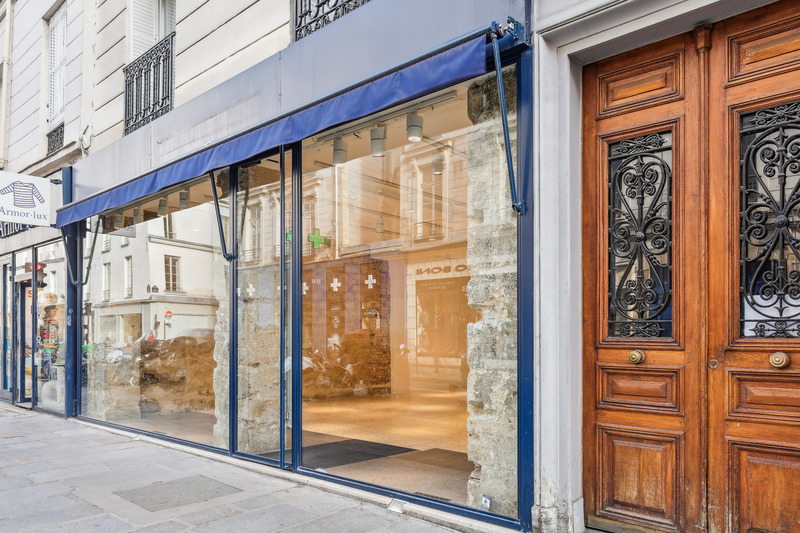 Showroom storefront with full glass façade on Rue de Turenne in Le Marais Paris
