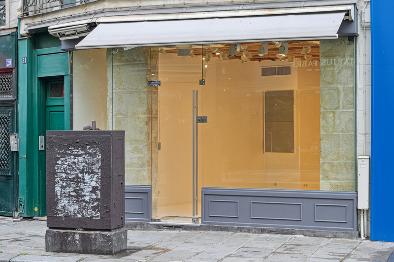 Glass display window showroom boutique 31 Rue de Turenne Paris