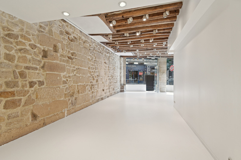 Glass partition showroom room Rue de Turenne Paris