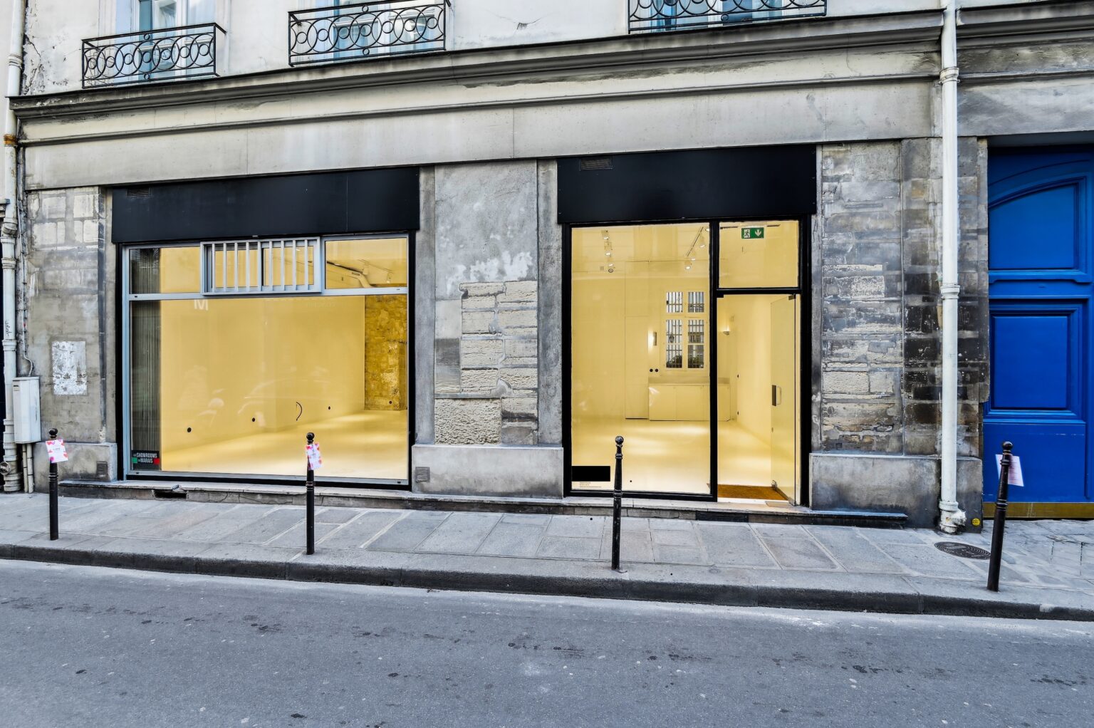 Showroom storefront window at 52 Rue Charlot Paris