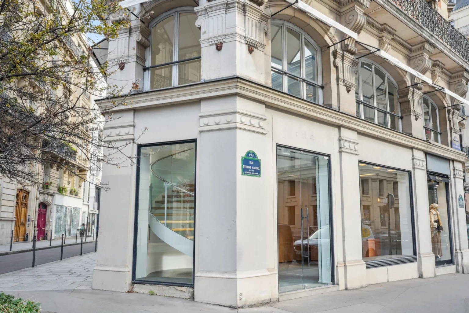 boutique-46-rue-etienne-marcel-paris-2-01-corner-facade
