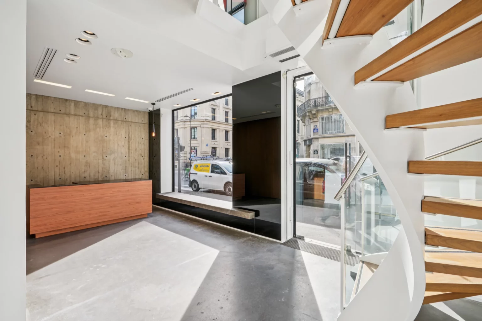 boutique-46-rue-etienne-marcel-paris-2-03-entrance-bench-staircase