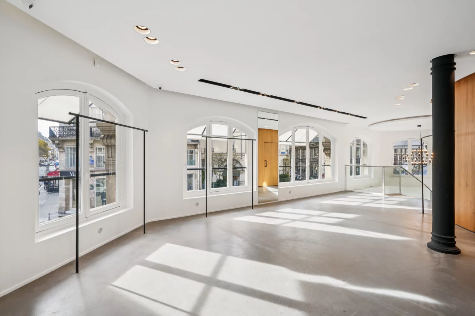 boutique-46-rue-etienne-marcel-paris-2-06-first-floor-arched-windows