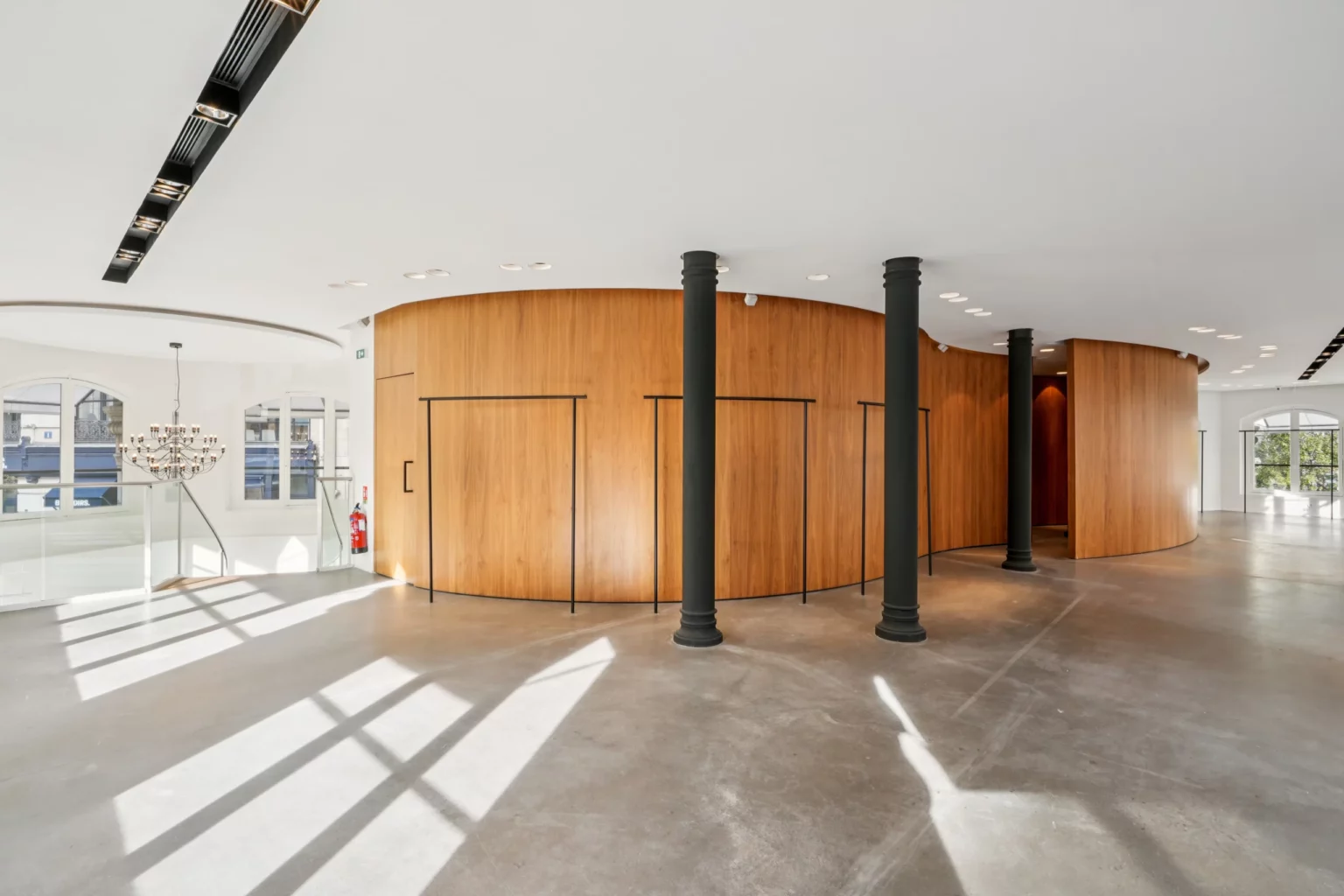 boutique-46-rue-etienne-marcel-paris-2-07-wood-pod-and-columns