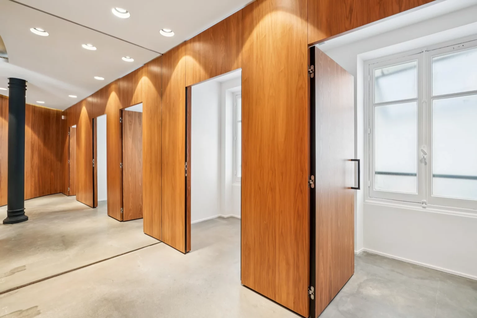 boutique-46-rue-etienne-marcel-paris-2-10-wood-partitions-and-doors