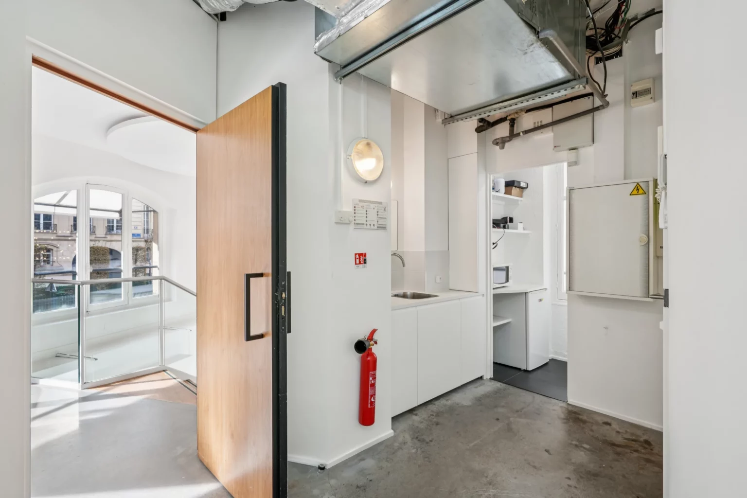 boutique-46-rue-etienne-marcel-paris-2-18-back-of-house-technical-room