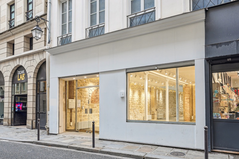 Angled view showroom storefront windows Rue du Sentier Paris pop up retail space