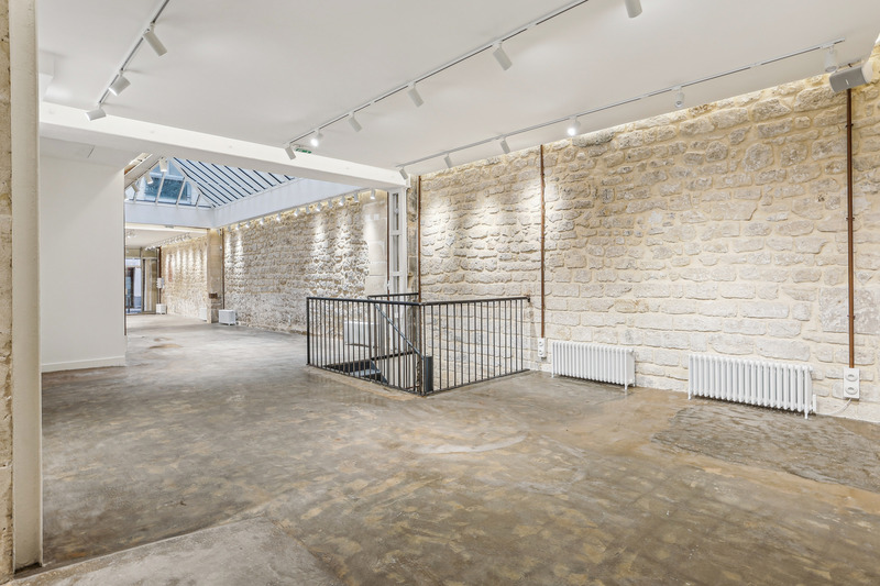 Mezzanine landing overlooking gallery staircase Sentier Paris showroom