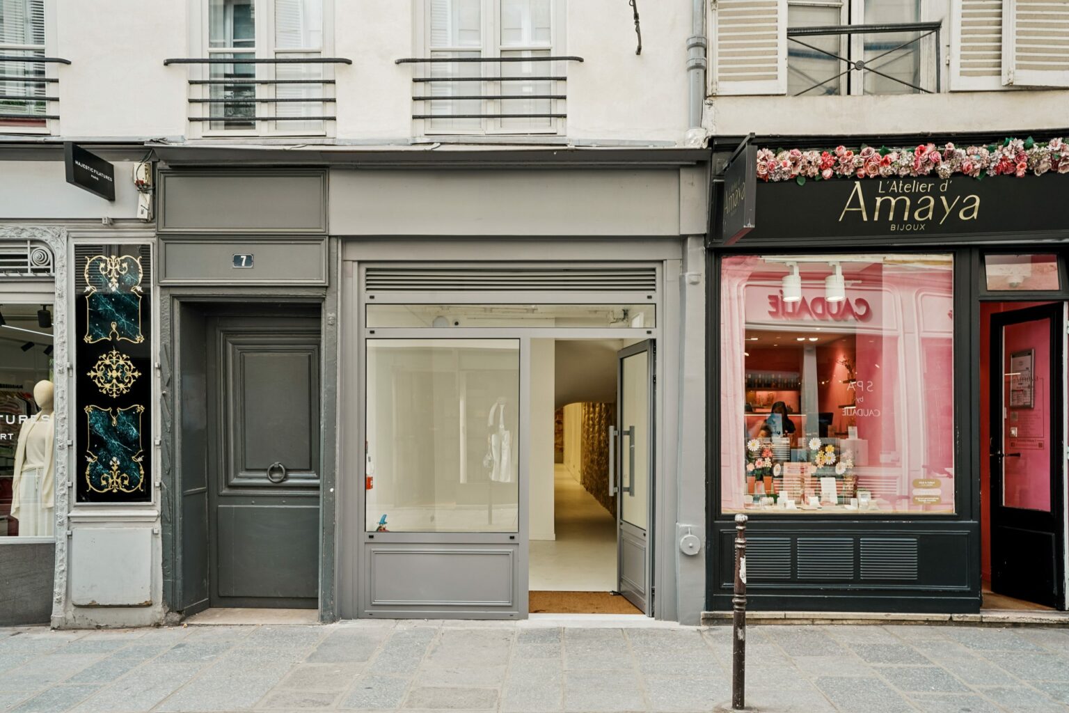 store-rental-rue-francs-bourgeois-paris-marais-facade