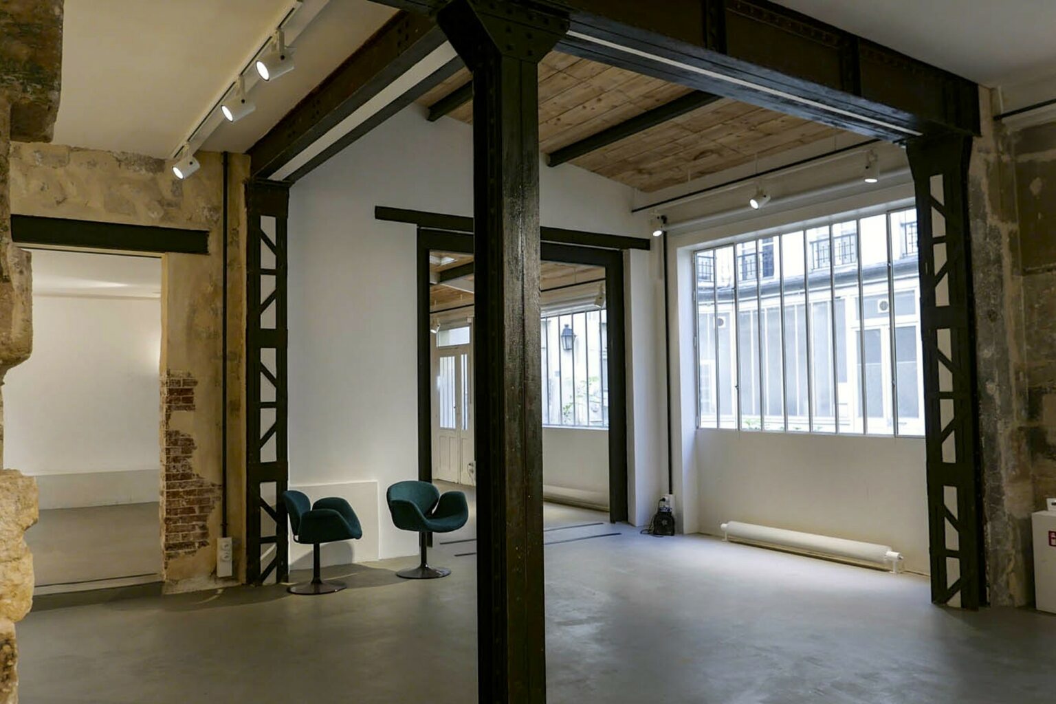 Showroom space with natural daylight courtyard windows Paris