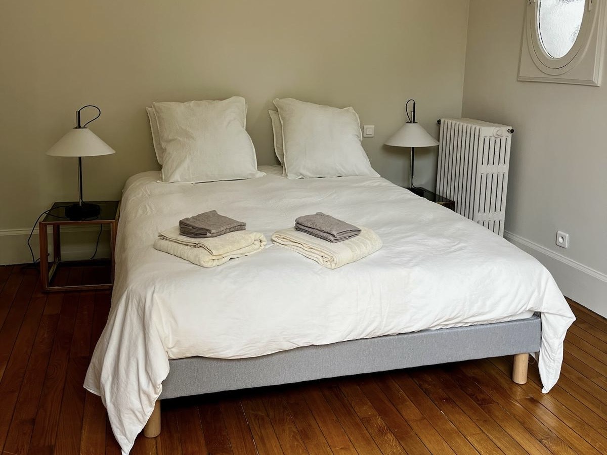 Master bedroom at Villa Paul Strauss with double bed, bedside tables and clean neutral interior.