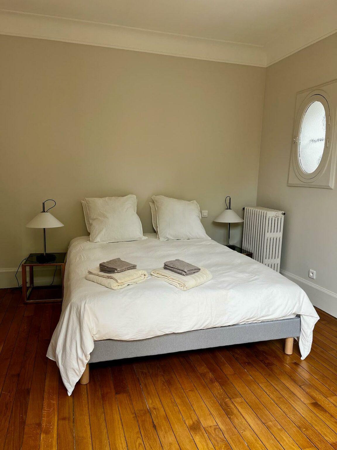 villa-paul-strauss-paris-bedroom-1