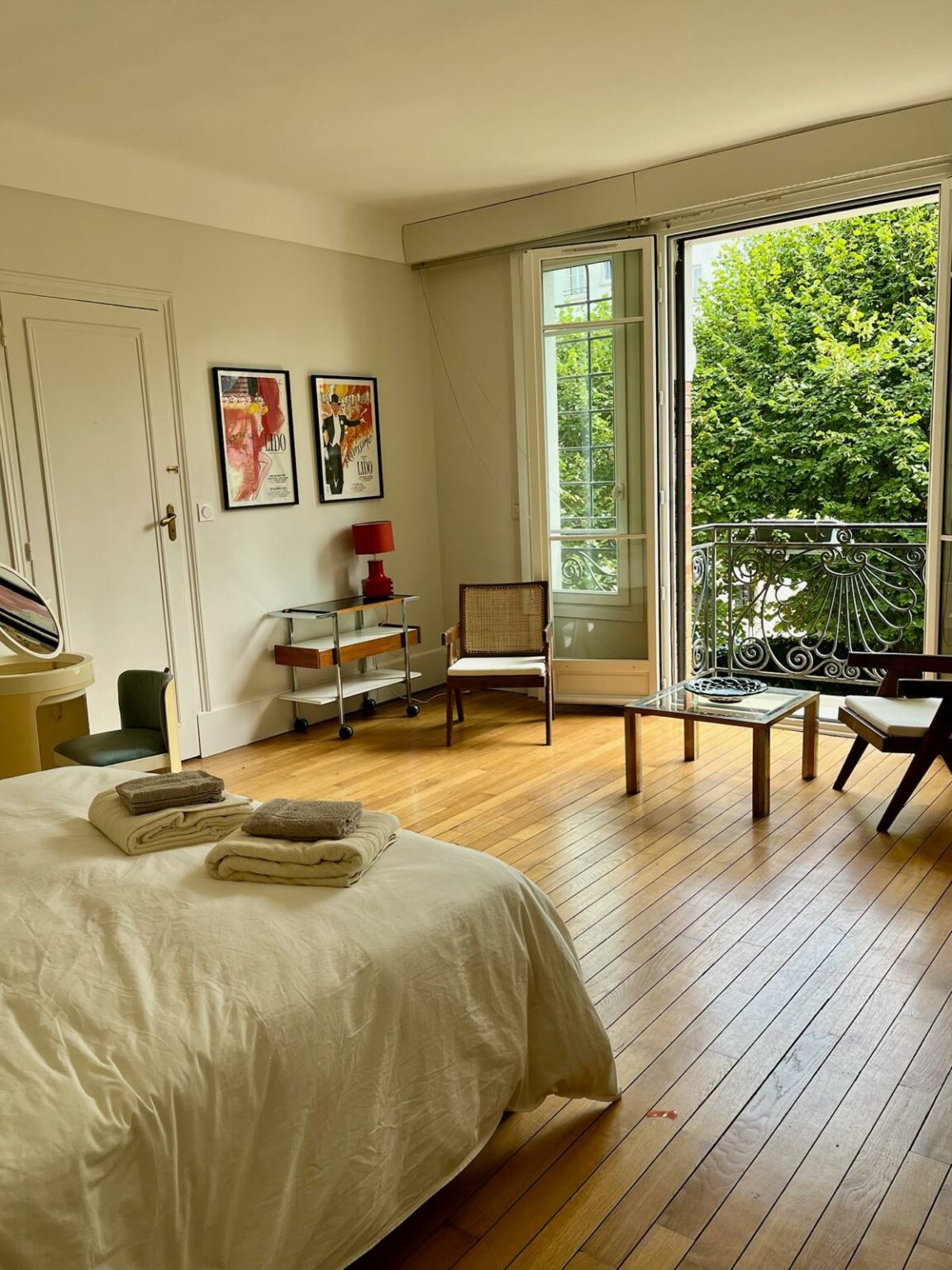 villa-paul-strauss-paris-bedroom-balcony