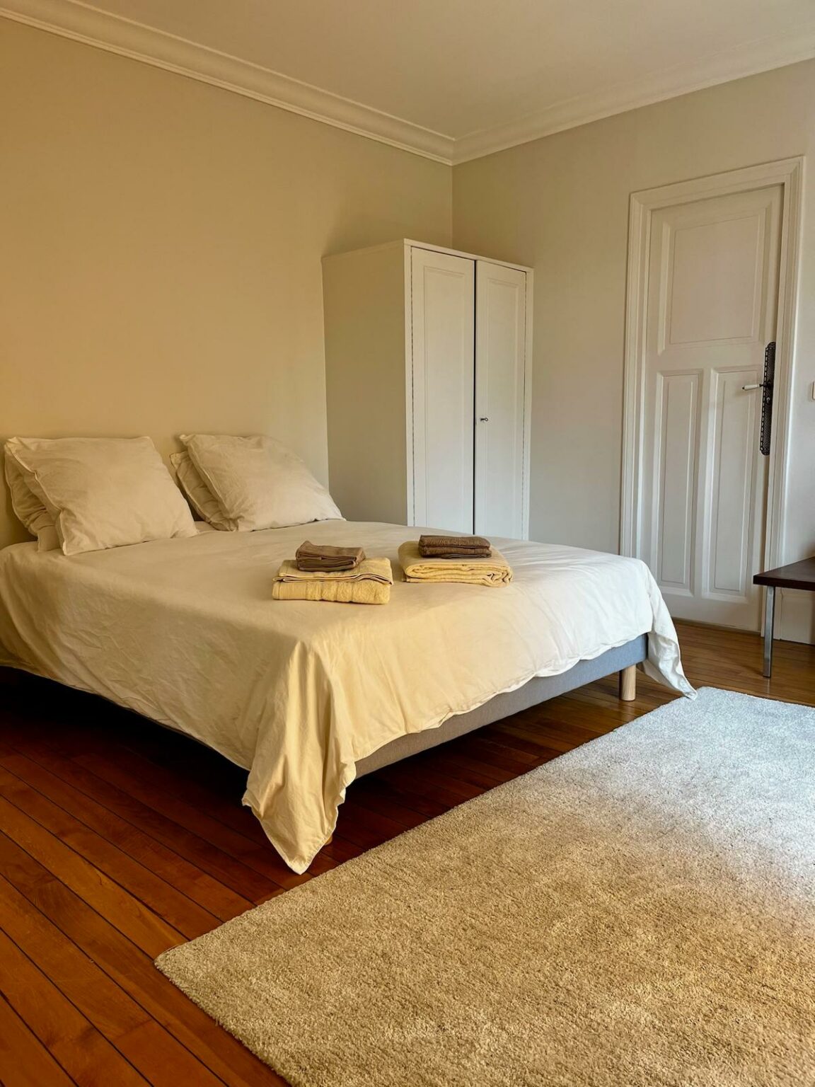 villa-paul-strauss-paris-bedroom-large