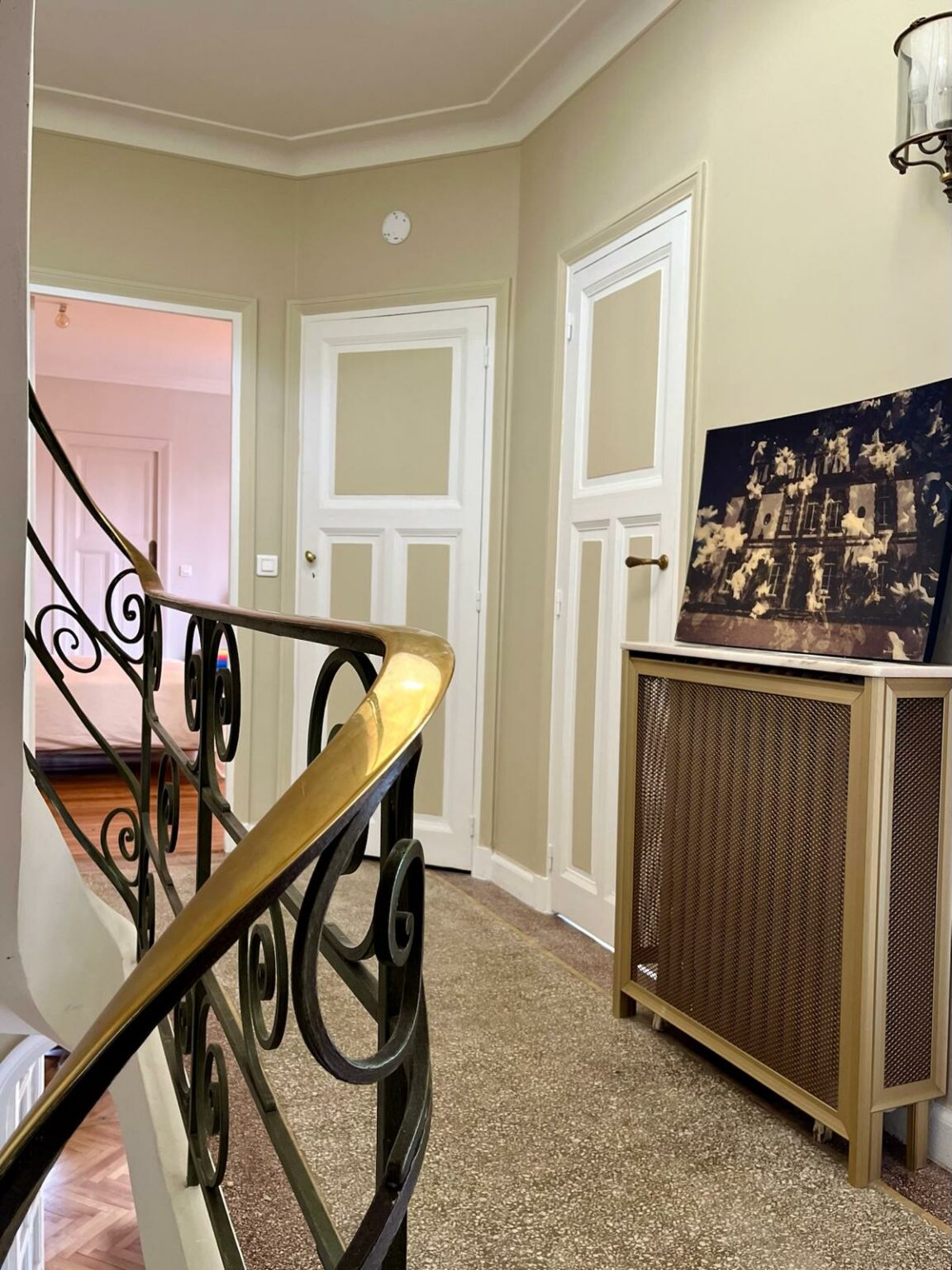 villa-paul-strauss-paris-hallway