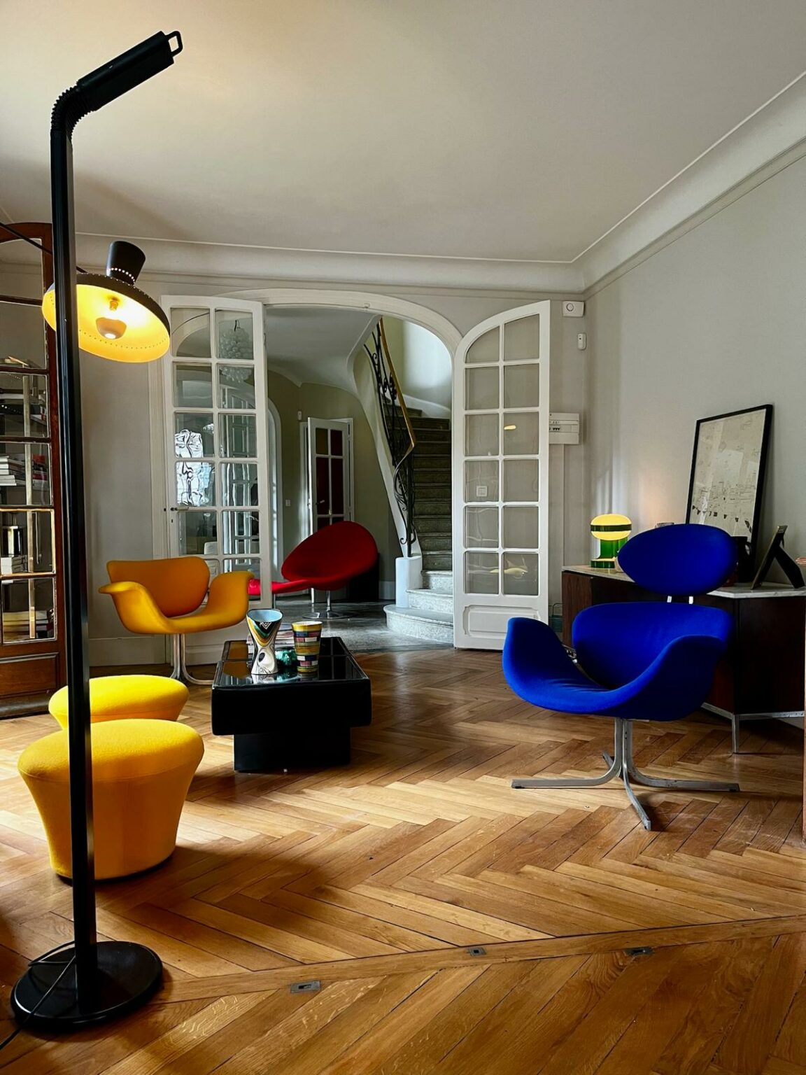 villa-paul-strauss-paris-lounge-blue-chair