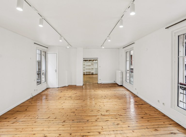 Open first-floor event space with wide bay and natural light in Le Marais