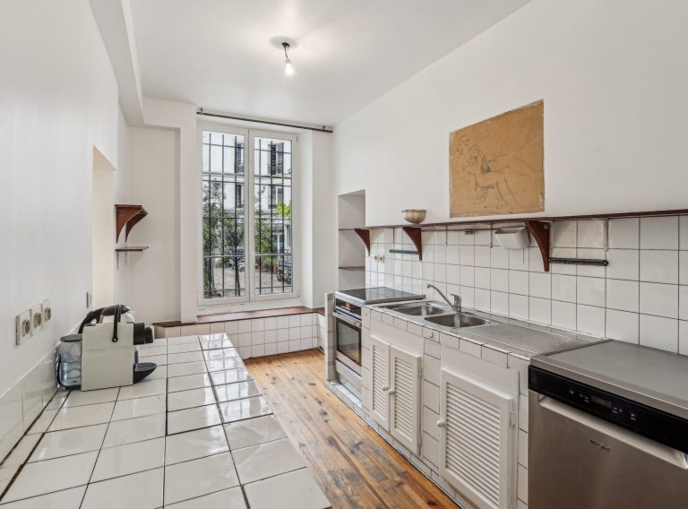 Office kitchen with window, first-fix catering space, Cité Dupetit-Thouars Paris