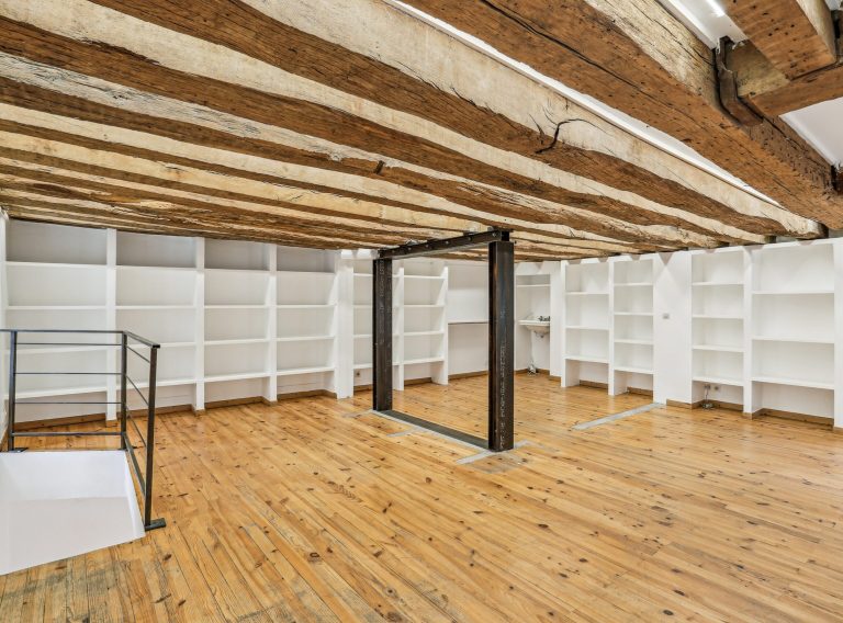Heritage timber ceiling over modular showroom floor, Cité Dupetit-Thouars